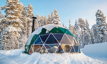 冰天雪地中的球形篷房